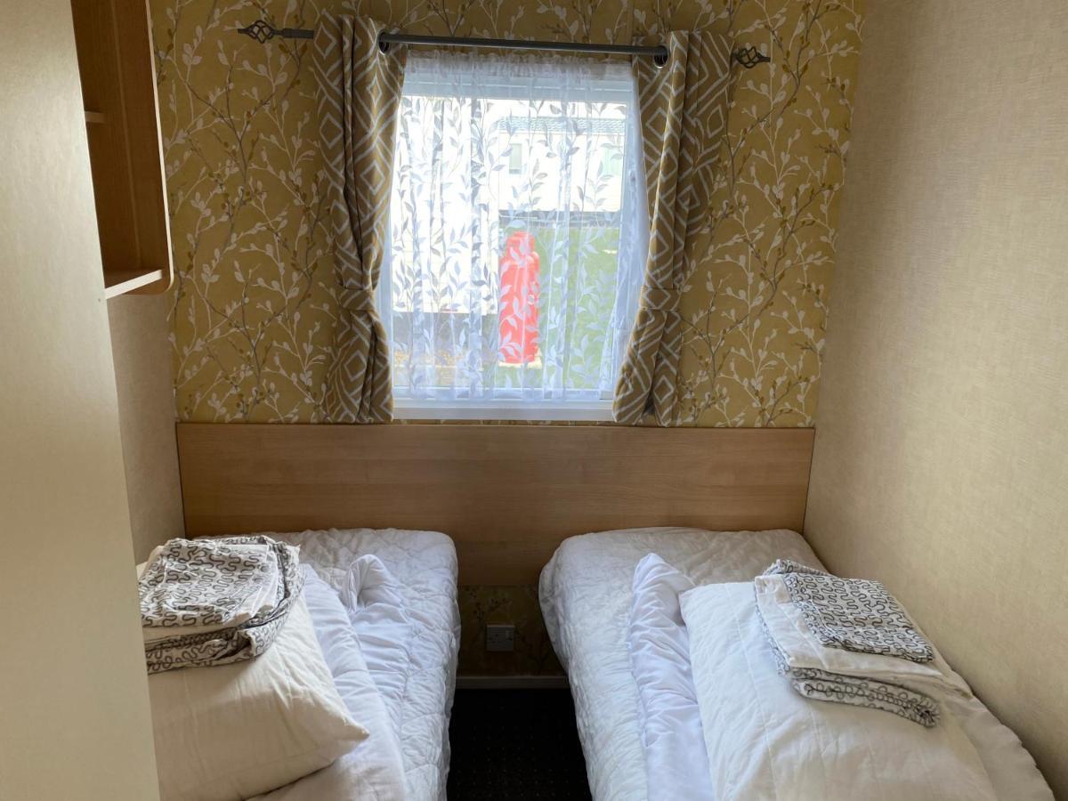 3 Bedroom 8 Berth Standard Basic Caravans With Hot Tub,Mountain Bikes 태터셜 외부 사진