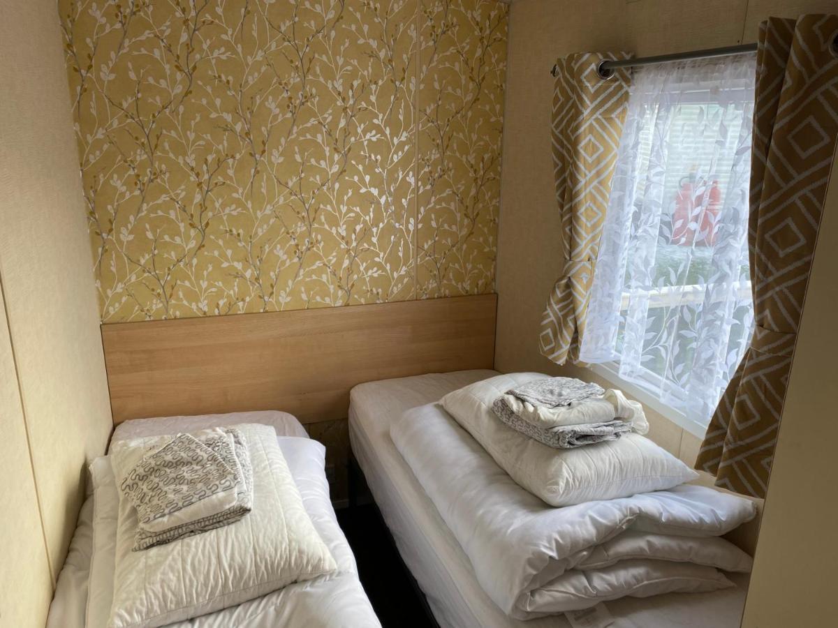 3 Bedroom 8 Berth Standard Basic Caravans With Hot Tub,Mountain Bikes 태터셜 외부 사진