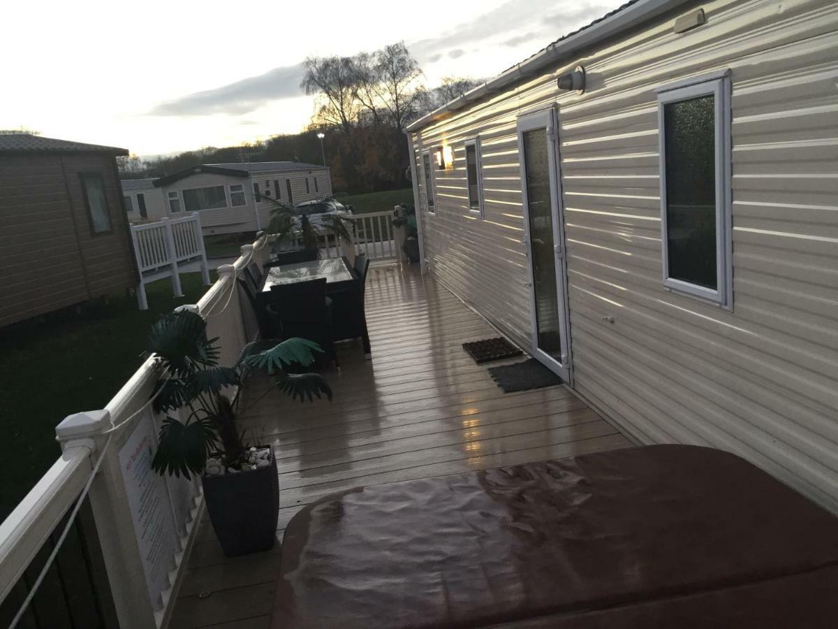 3 Bedroom 8 Berth Standard Basic Caravans With Hot Tub,Mountain Bikes 태터셜 외부 사진